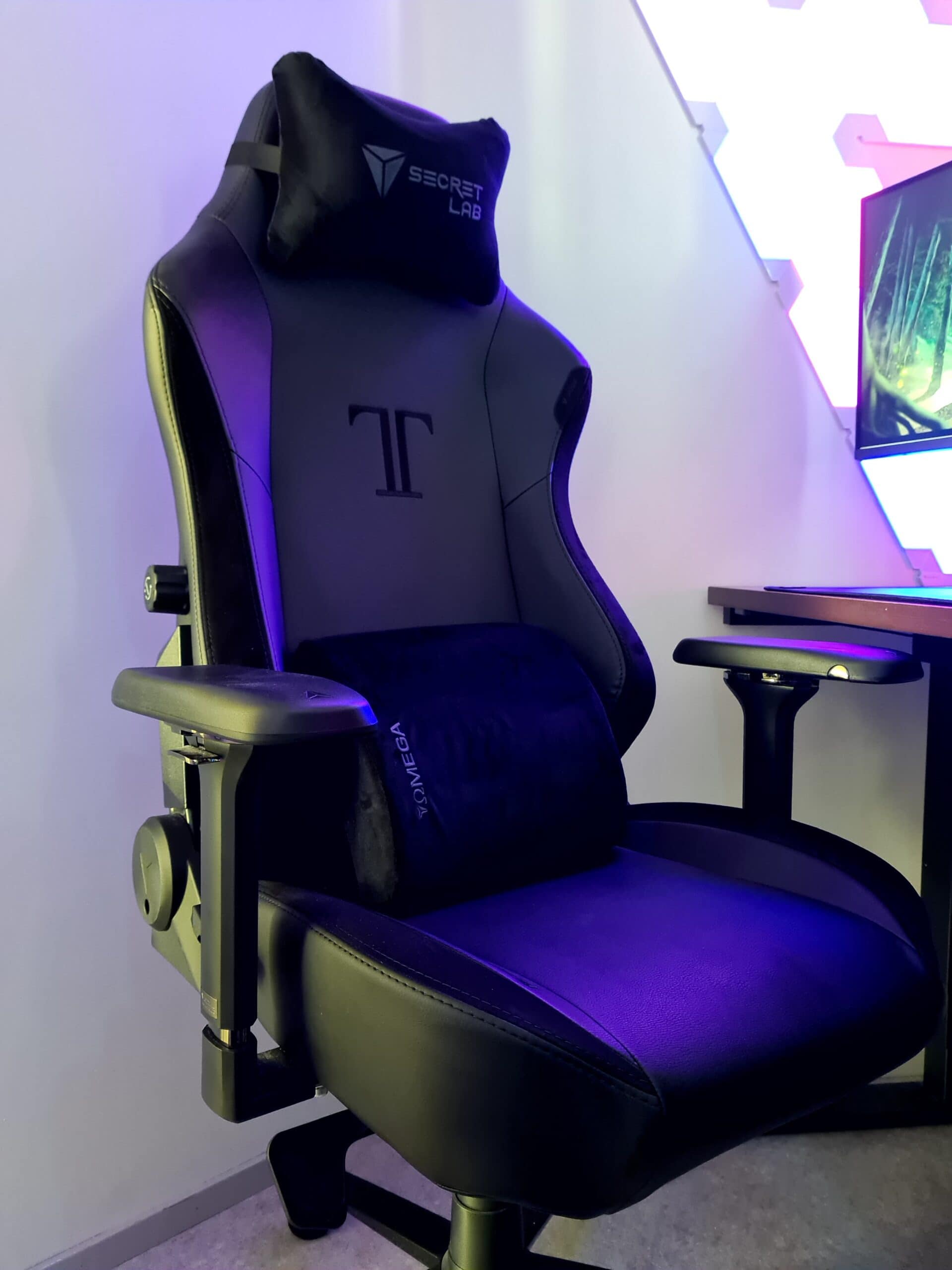 Secretlab Titan gaming chair frontside