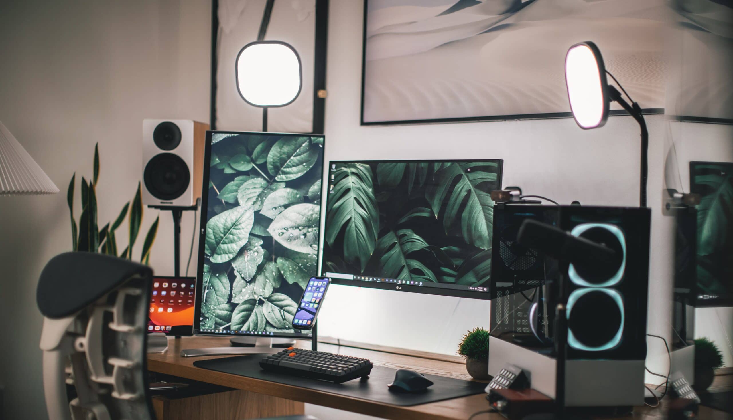 Robert Nickson office PC setup with Elgato streaming lights